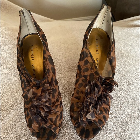 Chinese Laundry Gorgeous, Open-toe Cheetah Print Heels - Picture 2 of 8